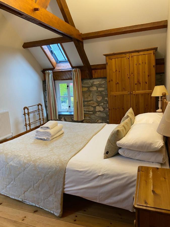 Gellifawr Woodland Retreat Hotel Pontfaen Buitenkant foto