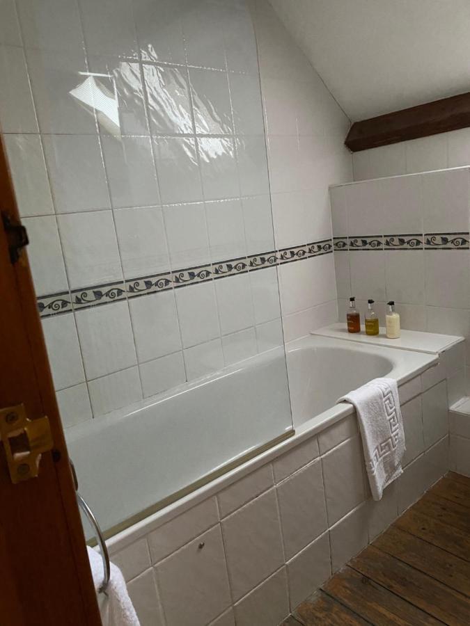 Gellifawr Woodland Retreat Hotel Pontfaen Buitenkant foto