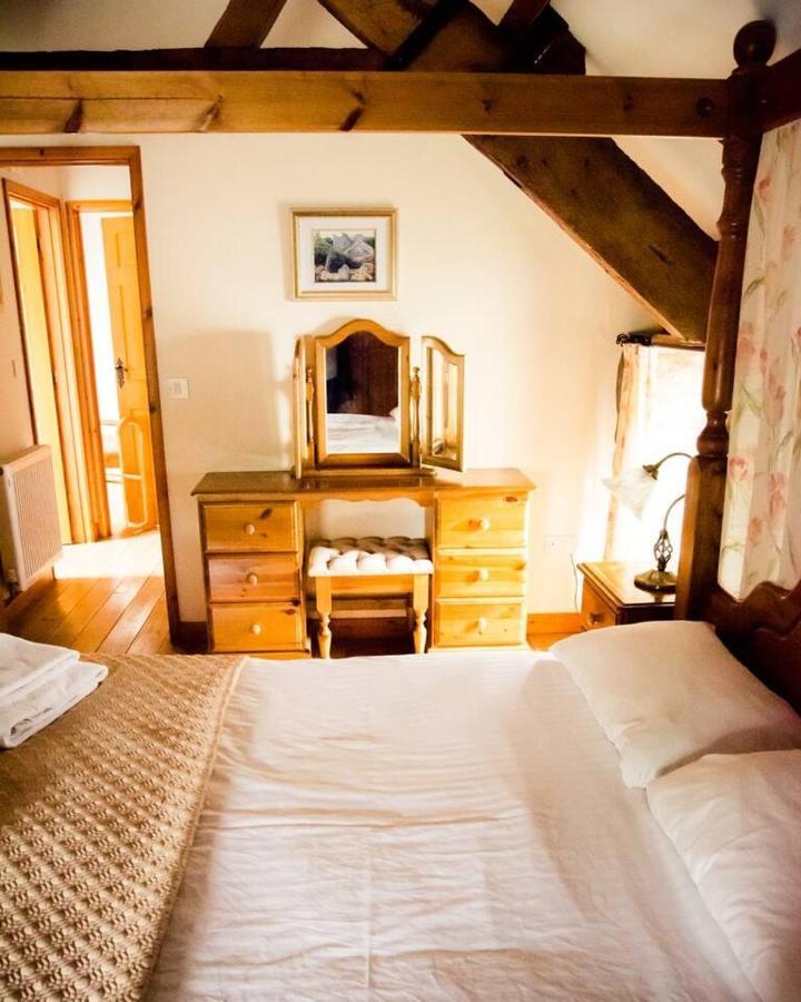 Gellifawr Woodland Retreat Hotel Pontfaen Buitenkant foto