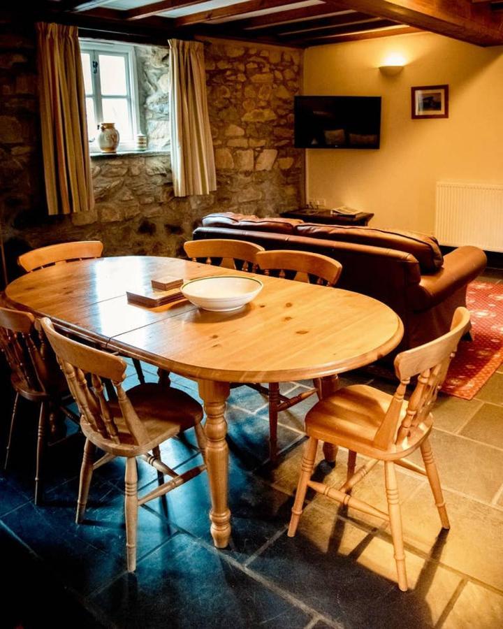 Gellifawr Woodland Retreat Hotel Pontfaen Buitenkant foto