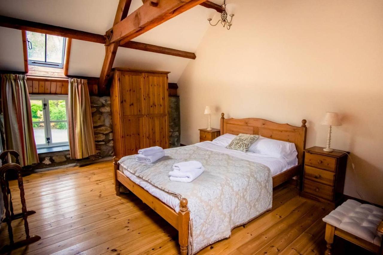 Gellifawr Woodland Retreat Hotel Pontfaen Buitenkant foto